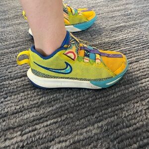 Kids Kyrie Irving Skeakers size 11